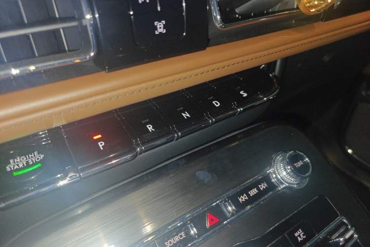 Used Lincoln Nautilus 2021 2.7T Four-Wheel Drive Prestige Edition Gear Lever
