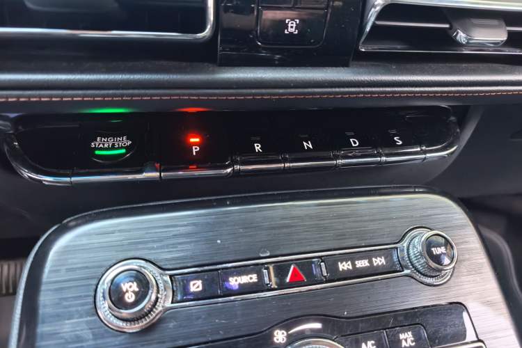 Used Lincoln Nautilus 2021 2.0T Four-Wheel Drive Luxury Edition Gear Lever