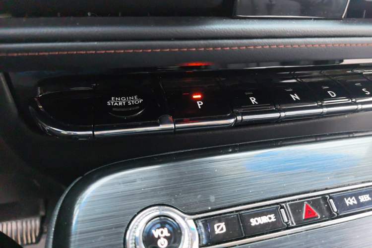 Used Lincoln Nautilus 2021 2.0T Four-Wheel Drive Luxury Edition Gear Lever