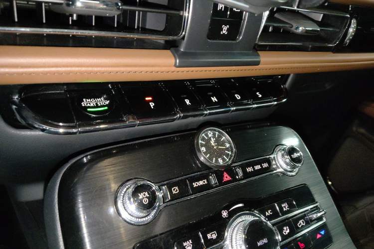 Used Lincoln Nautilus 2021 2.0T Four-Wheel Drive Luxury Edition Gear Lever