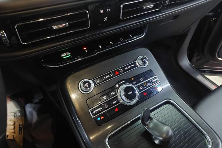 Used Lincoln Nautilus 2021 2.0T Four-Wheel Drive Luxury Edition Gear Lever