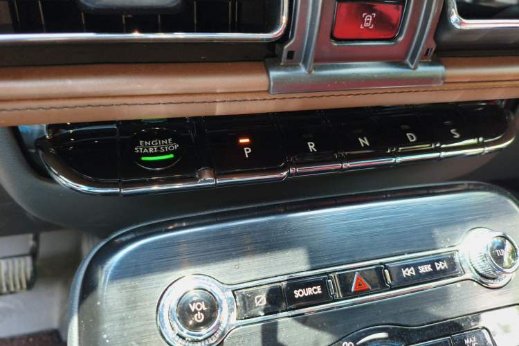 Used Lincoln Nautilus 2021 2.0T Four-Wheel Drive Luxury Edition Gear Lever