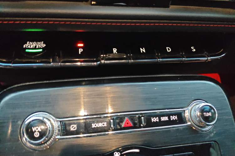 Used Lincoln Nautilus 2021 2.0T Four-Wheel-Drive California Coast Limited Edition Gear Lever