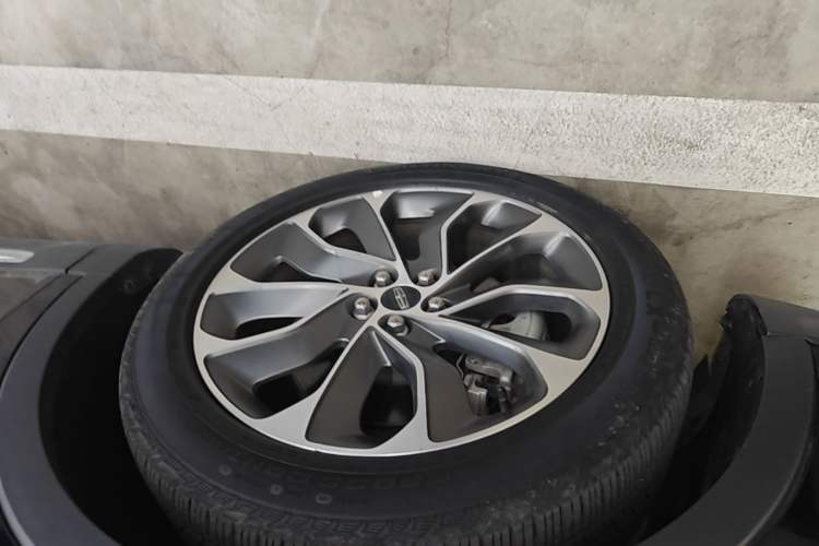 Used Lincoln Nautilus 2021 2.0T Four-Wheel Drive Luxury Edition Left Front Wheel Hub