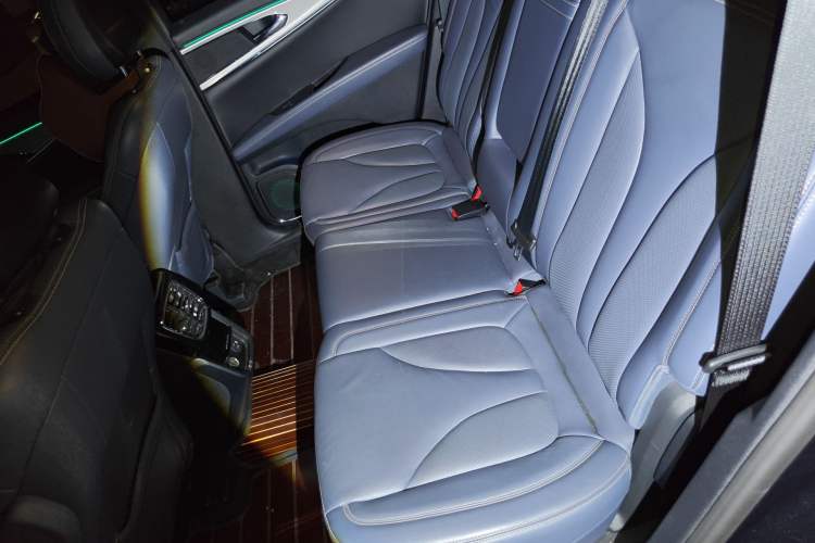 Used Lincoln Nautilus 2021 2.0T Four-Wheel Drive Luxury Edition Left Rear Seat