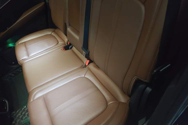Used Lincoln Nautilus 2021 2.7T Four-Wheel Drive Prestige Edition Left Rear Seat