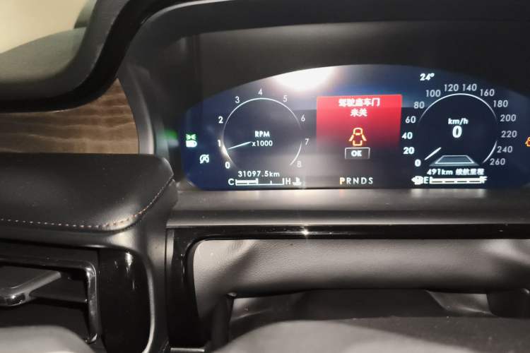 Used Lincoln Nautilus 2021 2.0T Four-Wheel Drive Luxury Edition Odometer Close Up