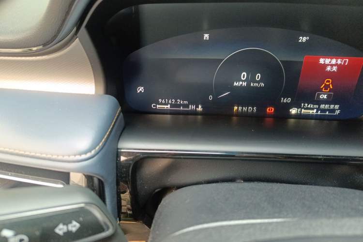 Used Lincoln Nautilus 2021 2.0T Four-Wheel Drive Luxury Edition Odometer Close Up
