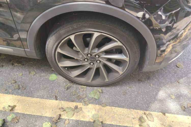 Used Lincoln Nautilus 2021 2.7T Four-Wheel Drive Prestige Edition Right Front Wheel Hub