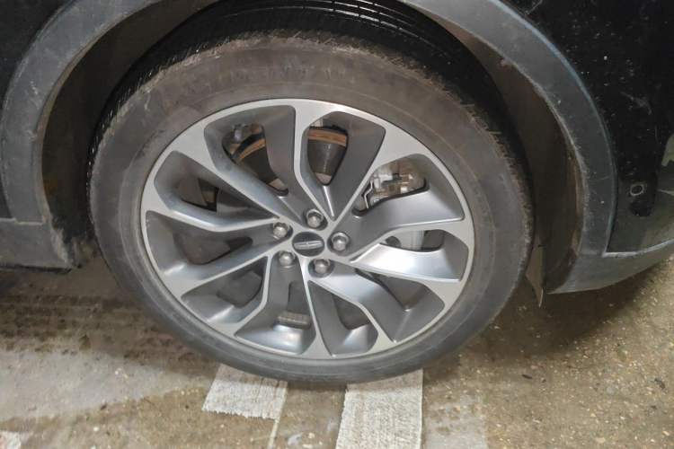 Used Lincoln Nautilus 2021 2.0T Four-Wheel Drive Luxury Edition Right Front Wheel Hub