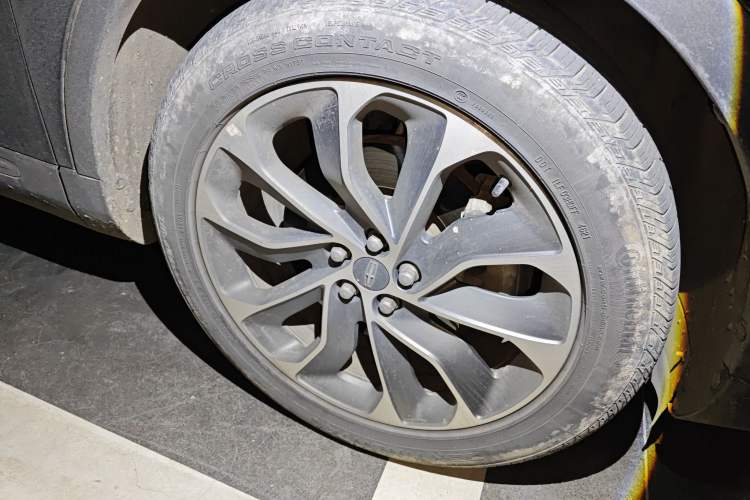 Used Lincoln Nautilus 2021 2.0T Four-Wheel Drive Luxury Edition Right Front Wheel Hub