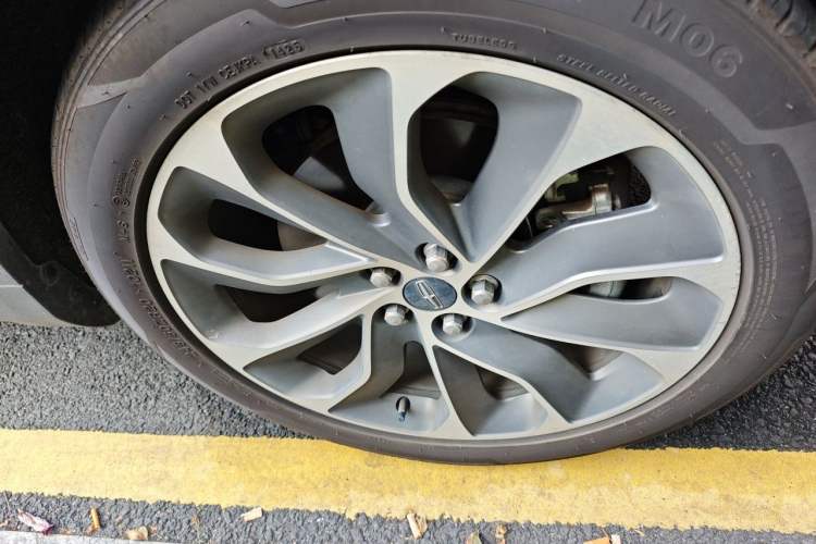 Used Lincoln Nautilus 2021 2.0T Four-Wheel Drive Luxury Edition Right Front Wheel Hub