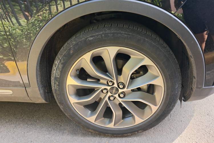 Used Lincoln Nautilus 2021 2.0T Four-Wheel Drive Luxury Edition Right Front Wheel Hub