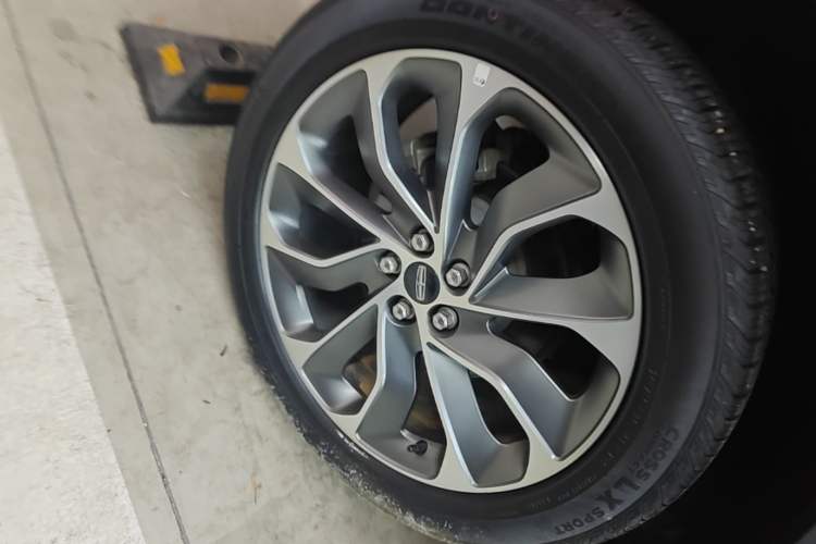 Used Lincoln Nautilus 2021 2.0T Four-Wheel Drive Luxury Edition Right Rear Wheel Hub