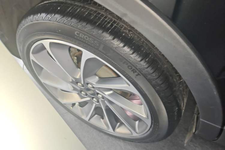 Used Lincoln Nautilus 2021 2.7T Four-Wheel Drive Prestige Edition Right Rear Wheel Hub