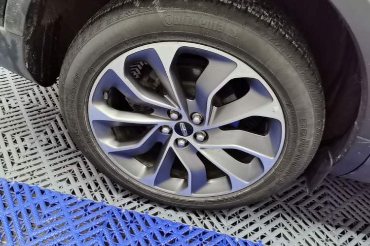 Used Lincoln Nautilus 2021 2.0T Four-Wheel Drive Luxury Edition Right Rear Wheel Hub