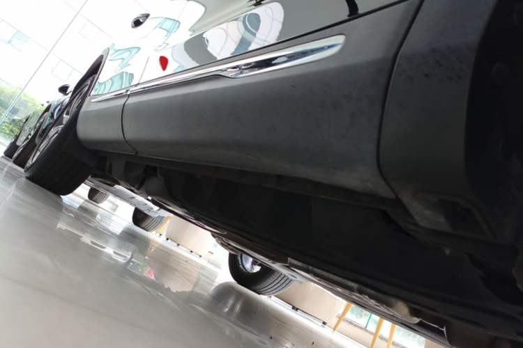 Used Lincoln Nautilus 2021 2.0T Four-Wheel Drive Luxury Edition Right Side Sill