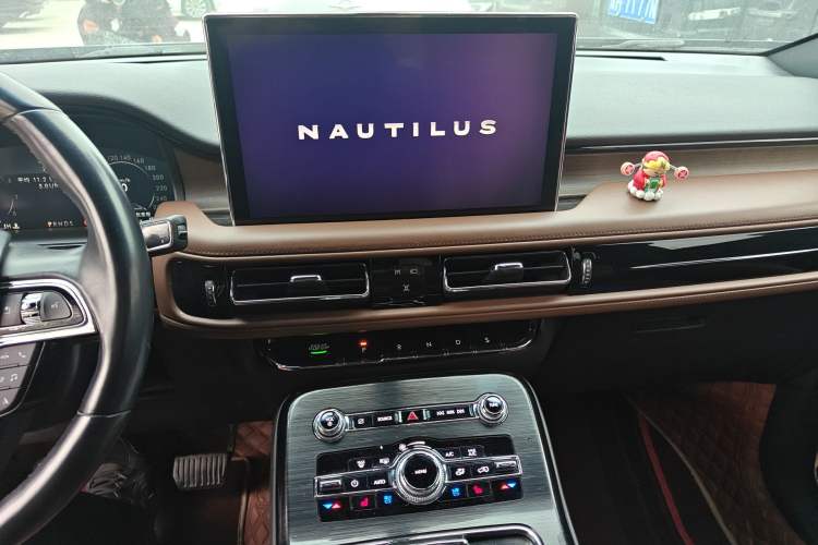 Used Lincoln Nautilus 2021 2.0T Four-Wheel Drive Luxury Edition Audio And AC Panel