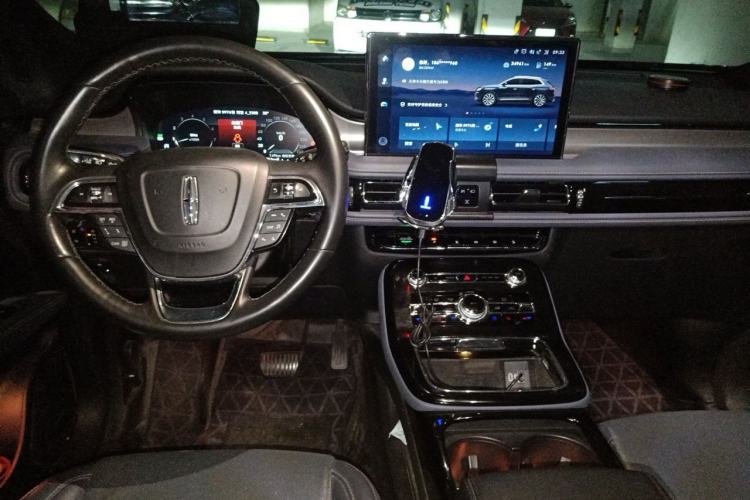 Used Lincoln Nautilus 2021 2.0T Four-Wheel Drive Luxury Edition Center Console