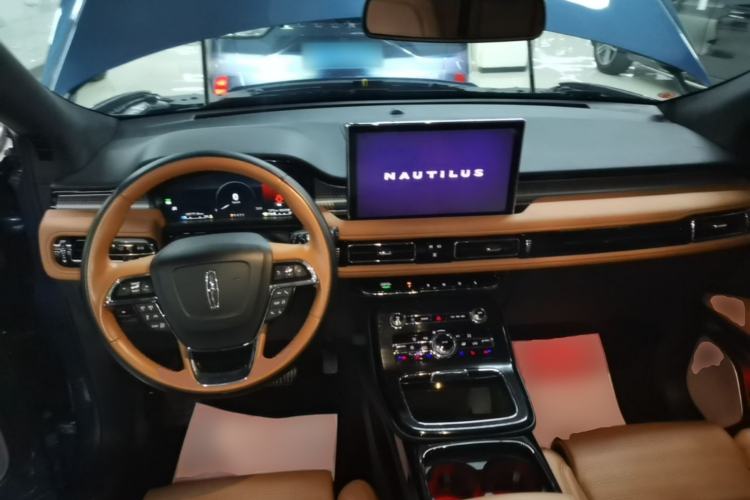 Used Lincoln Nautilus 2021 2.7T Four-Wheel-Drive Presidential Edition Center Console