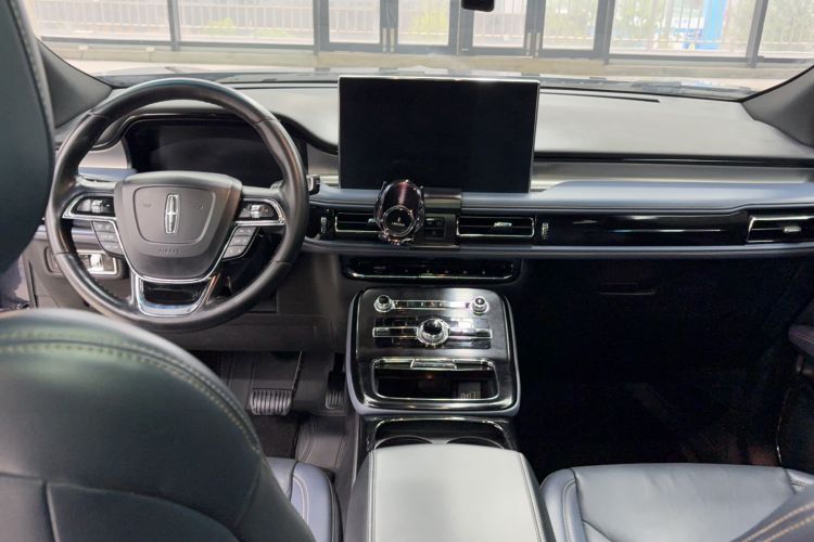 Used Lincoln Nautilus 2021 2.0T Four-Wheel Drive Luxury Edition Center Console