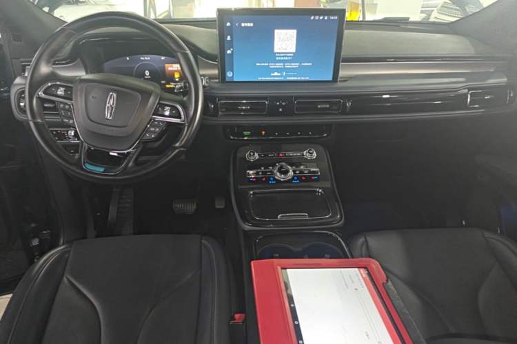 Used Lincoln Nautilus 2021 2.0T Four-Wheel Drive Luxury Edition Center Console