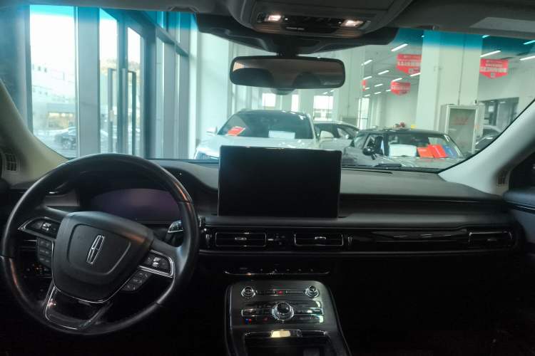 Used Lincoln Nautilus 2021 2.0T Four-Wheel Drive Luxury Edition Center Console
