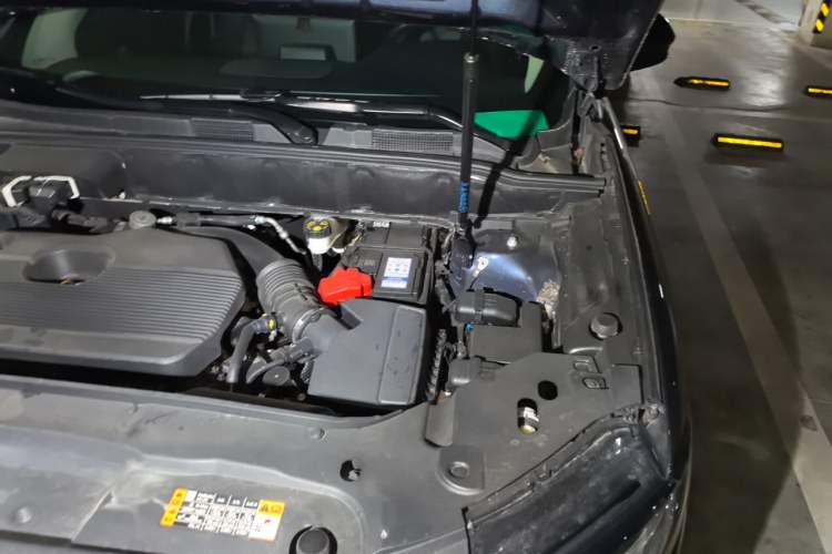 Used Lincoln Nautilus 2021 2.0T Four-Wheel Drive Luxury Edition Engine Bay Left