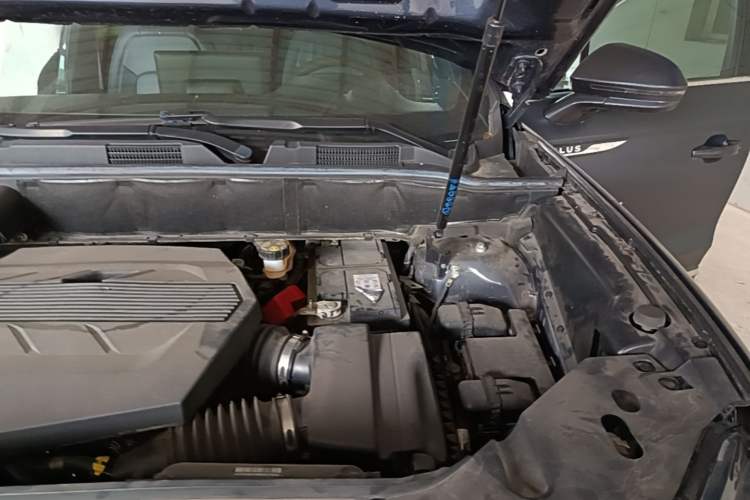Used Lincoln Nautilus 2021 2.7T Four-Wheel Drive Prestige Edition Engine Bay Left