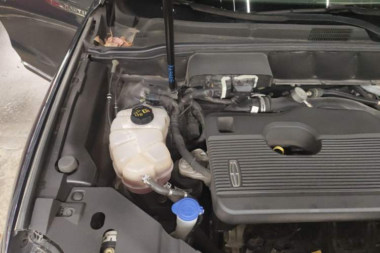 Used Lincoln Nautilus 2021 2.0T Four-Wheel Drive Luxury Edition Engine Bay Right