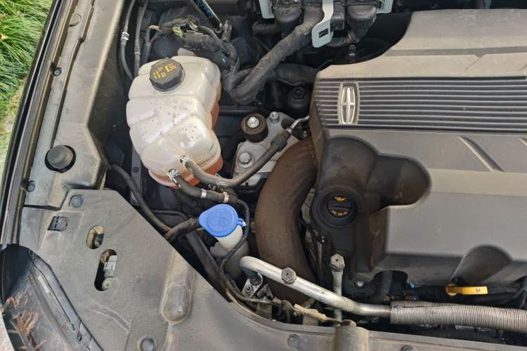 Used Lincoln Nautilus 2021 2.7T Four-Wheel Drive Prestige Edition Engine Bay Right