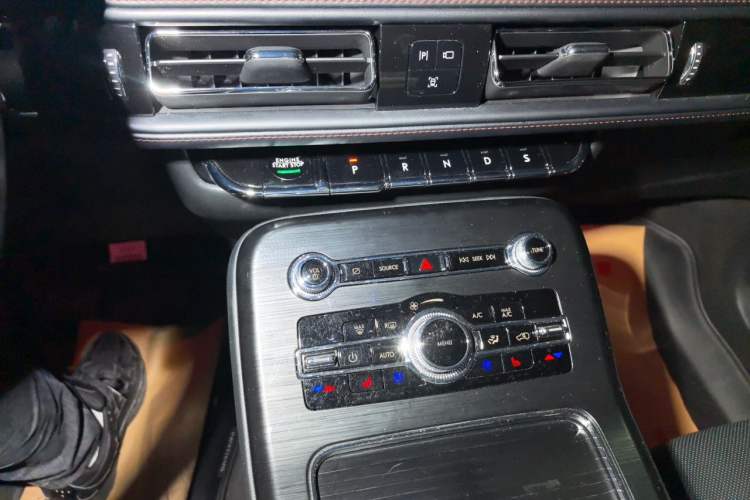 Used Lincoln Nautilus 2021 2.0T Four-Wheel Drive Luxury Edition Gear Lever