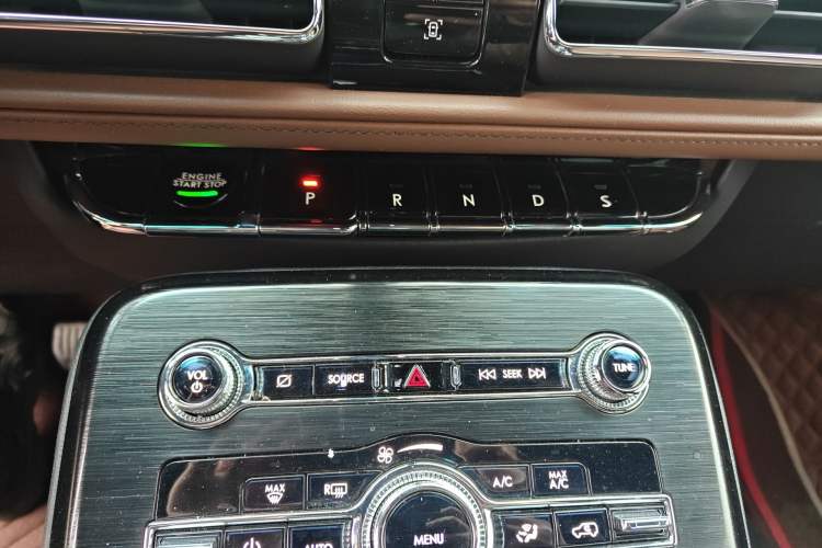 Used Lincoln Nautilus 2021 2.0T Four-Wheel Drive Luxury Edition Gear Lever