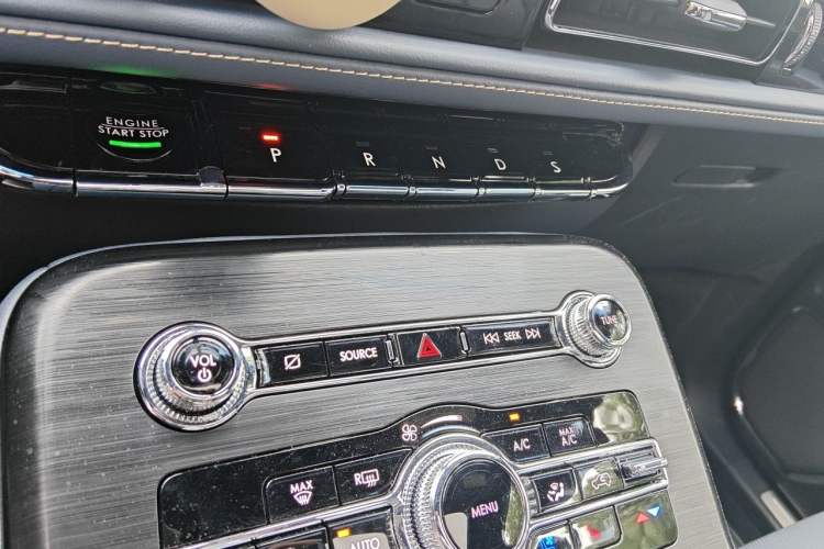 Used Lincoln Nautilus 2021 2.0T Four-Wheel Drive Luxury Edition Gear Lever