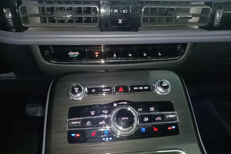 Used Lincoln Nautilus 2021 2.0T Four-Wheel Drive Luxury Edition Gear Lever