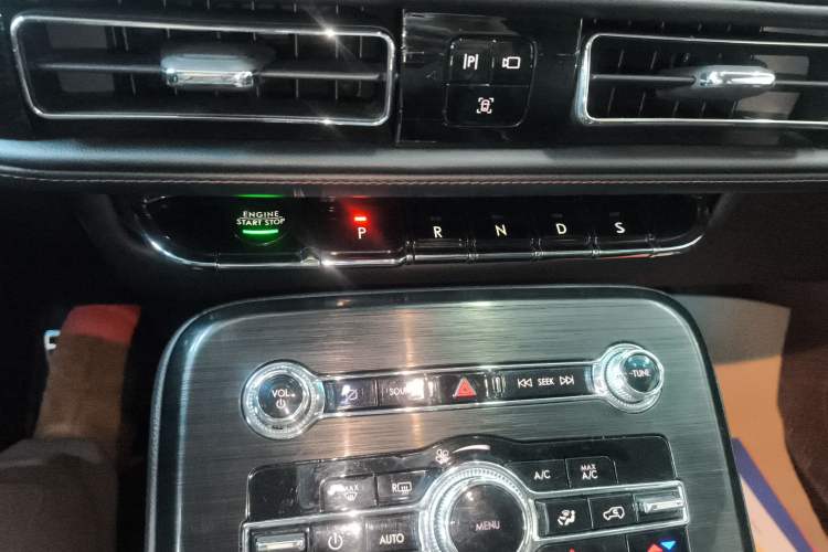 Used Lincoln Nautilus 2021 2.0T Four-Wheel Drive Luxury Edition Gear Lever