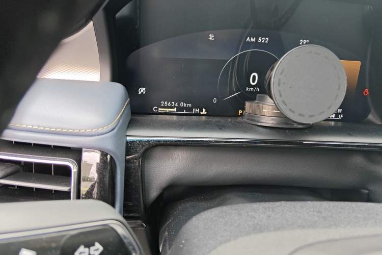 Used Lincoln Nautilus 2021 2.0T Four-Wheel Drive Luxury Edition Odometer Close Up