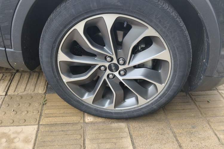 Used Lincoln Nautilus 2021 2.0T Four-Wheel Drive Luxury Edition Right Front Wheel Hub