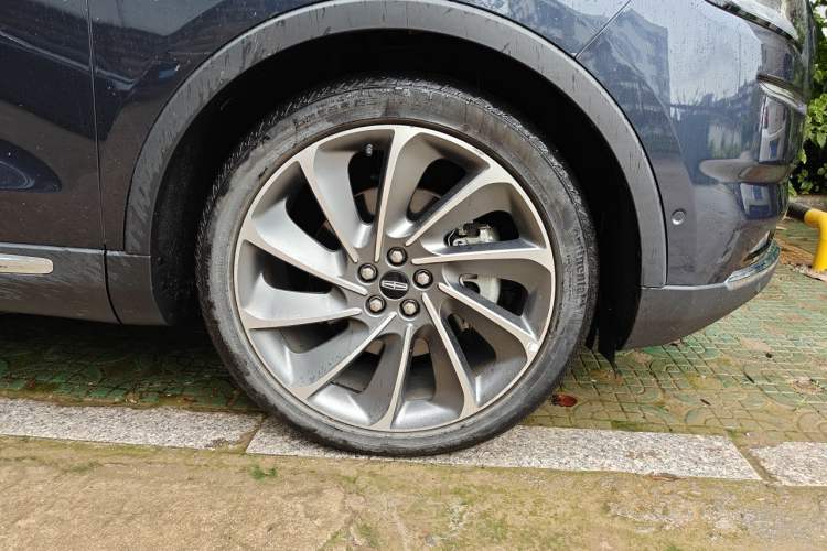 Used Lincoln Nautilus 2021 2.7T Four-Wheel Drive Prestige Edition Right Front Wheel Hub
