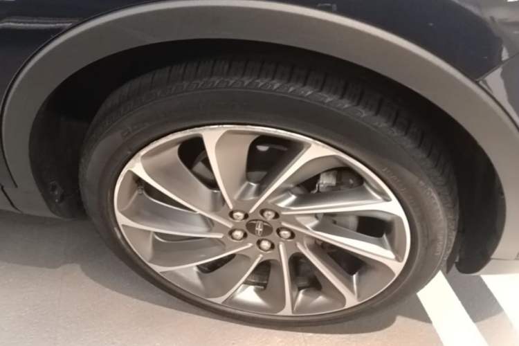 Used Lincoln Nautilus 2021 2.7T Four-Wheel Drive Prestige Edition Right Front Wheel Hub