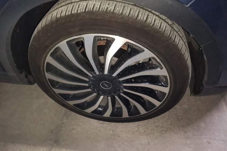 Used Lincoln Nautilus 2021 2.7T Four-Wheel-Drive Presidential Edition Right Front Wheel Hub