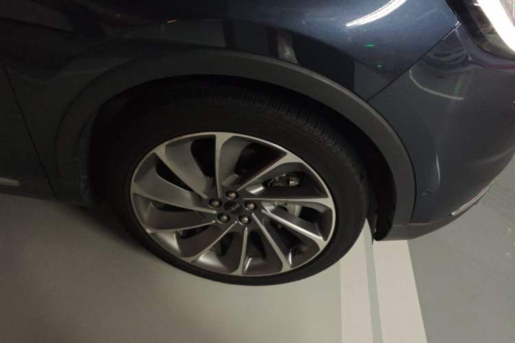Used Lincoln Nautilus 2021 2.7T Four-Wheel Drive Prestige Edition Right Front Wheel Hub