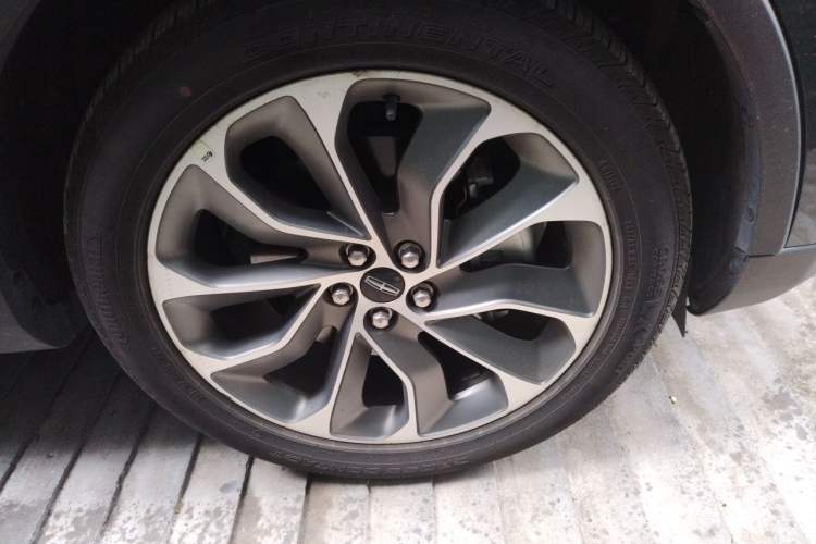 Used Lincoln Nautilus 2021 2.0T Four-Wheel Drive Luxury Edition Right Front Wheel Hub