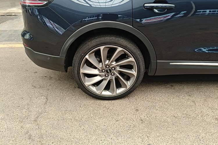 Used Lincoln Nautilus 2021 2.7T Four-Wheel Drive Prestige Edition Right Rear Wheel Hub