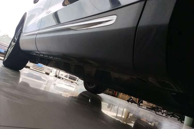 Used Lincoln Nautilus 2021 2.0T Four-Wheel Drive Luxury Edition Right Side Sill