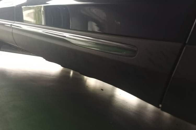 Used Lincoln Nautilus 2021 2.0T Four-Wheel Drive Luxury Edition Right Side Sill