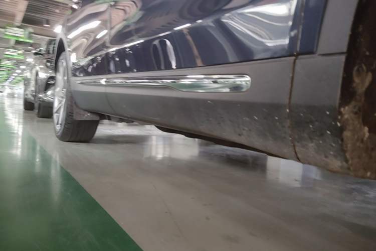 Used Lincoln Nautilus 2021 2.7T Four-Wheel Drive Prestige Edition Right Side Sill