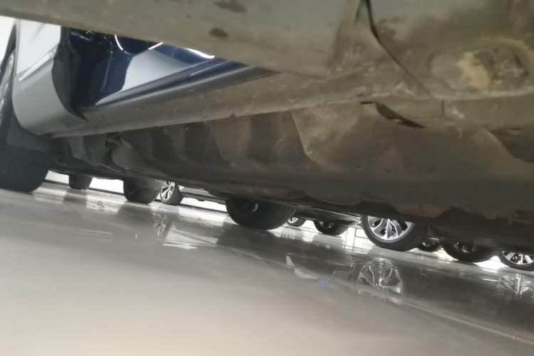 Used Lincoln Nautilus 2021 2.7T Four-Wheel-Drive Presidential Edition Right Side Sill