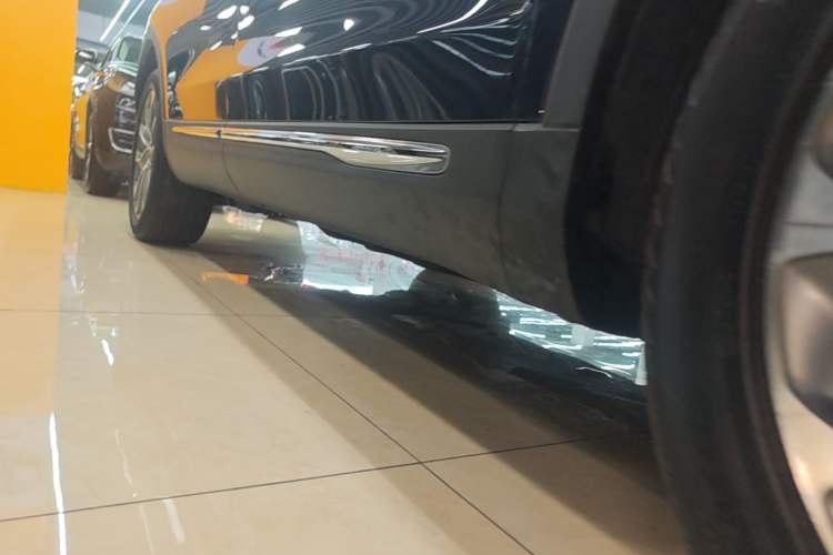 Used Lincoln Nautilus 2021 2.0T Four-Wheel Drive Luxury Edition Right Side Sill