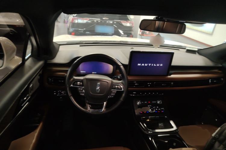 Used Lincoln Nautilus 2021 2.0T Four-Wheel Drive Luxury Edition Center Console